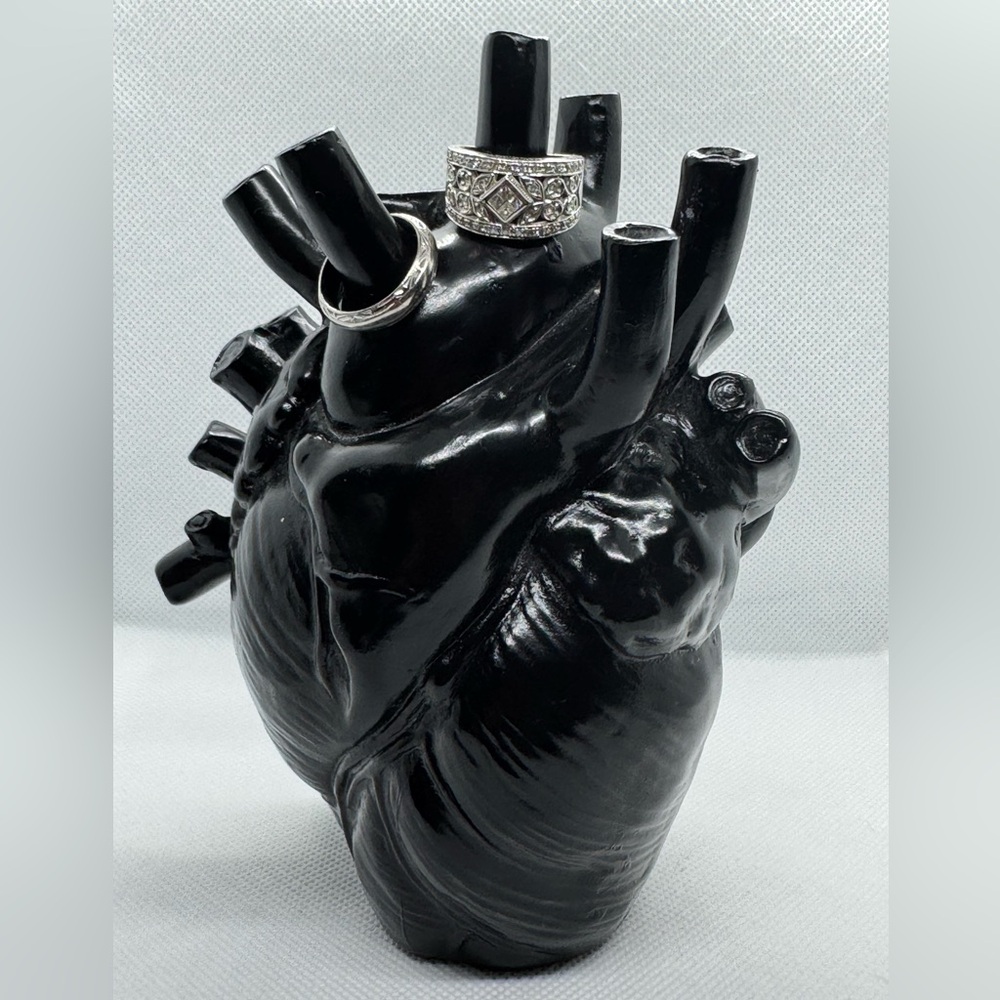 Black Anatomical Heart Ring Holder (Rings not included)